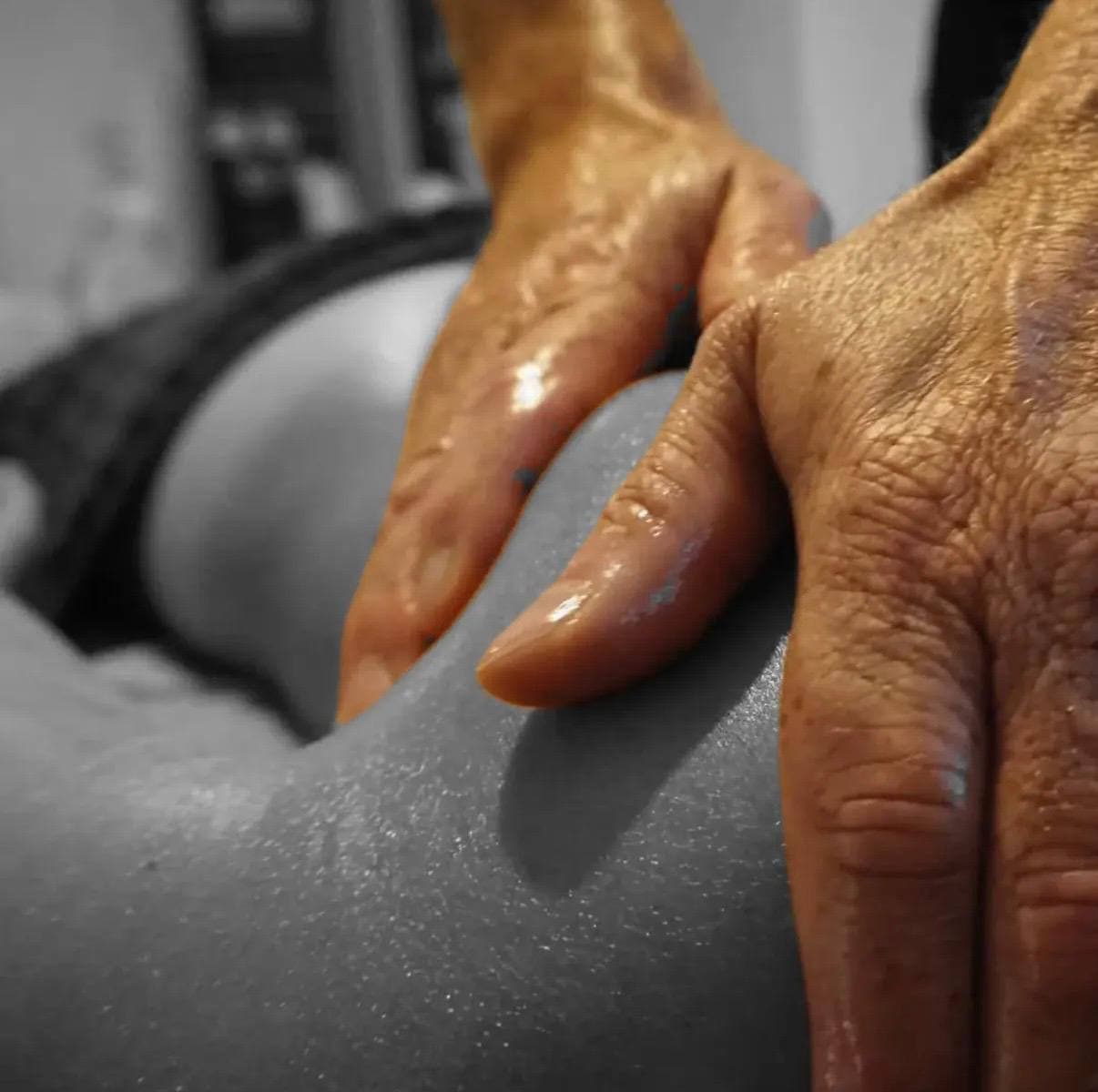 Technique de massage thérapeutique — mains expertes